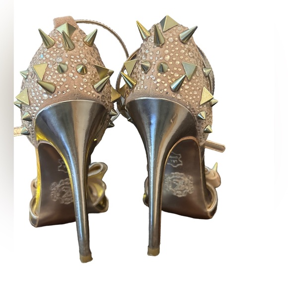 Size 6.5 gold t-strap heels - Picture 3 of 6